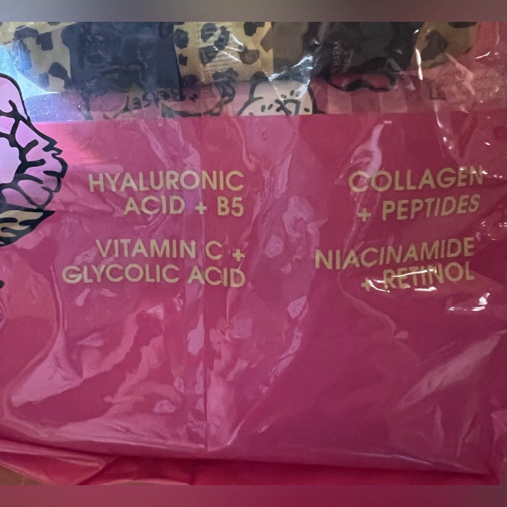 Betsey Johnson 4 pack cleansing facial wipes - Picture 5 of 6